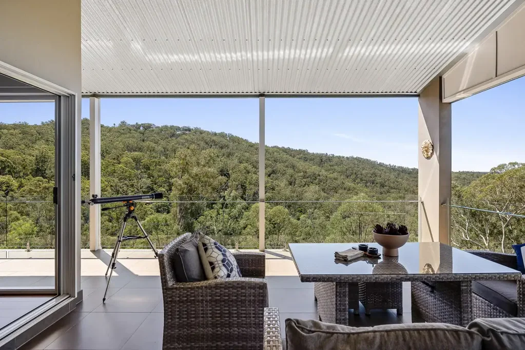 Middle Ridge 5Phòng ngủ Architectural Excellence with Breathtaking Escarpment Views