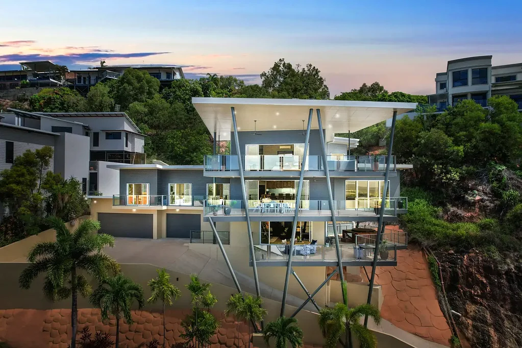 Castle Hill 4ห้องนอน Majestic family haven capturing panoramic views