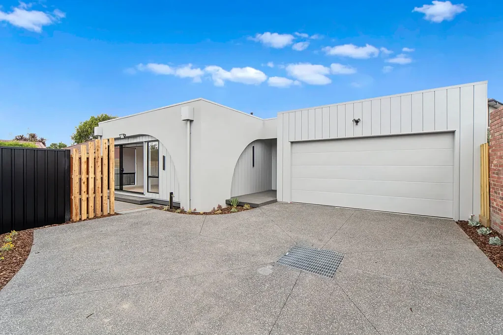 - PALMERSTON AVENUE -