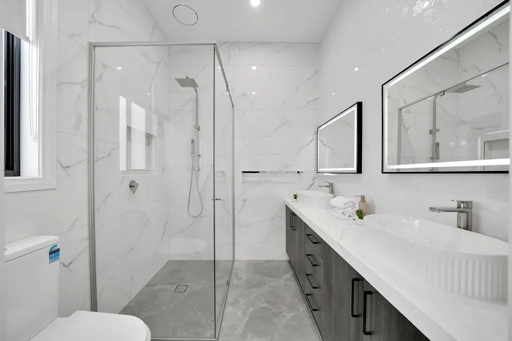 Cobblebank 5 Slaapkamer FULLY UPGRADED HOME WITH 5 MASTER BEDROOMS | BRAND NEW HOUSE  | STAMP DUTY SAVINGS & FHOG AVAILABLE