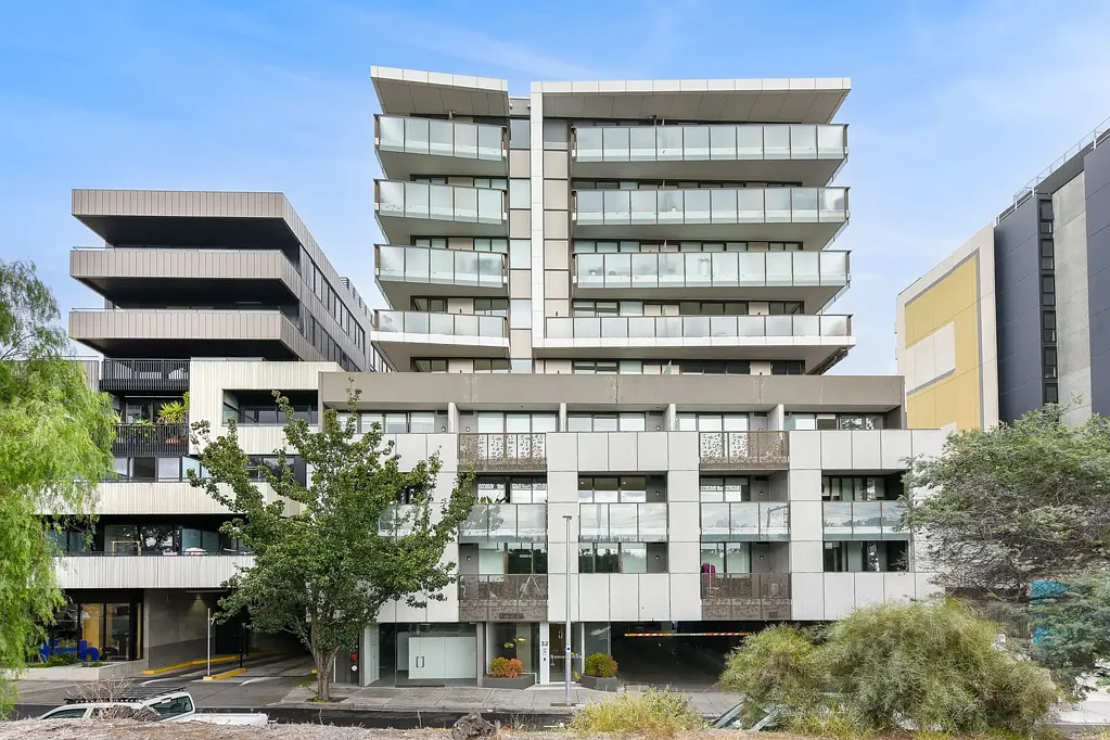 Hawthorn East 2房 优越地段 海滨公寓 优雅卧室 明亮落地窗 dream kitchen 顶级配套 步达一切 生活至上 PANORAMIC VIEWS FROM CORNER APARTMENT