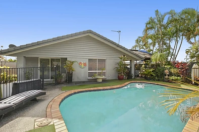 Robina 3房  Packed with Potential & a Private Pool in Prime Robina