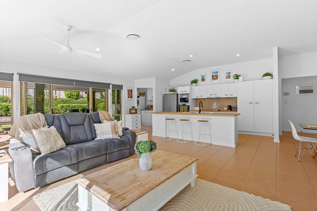 2 Sylvia Close, Pacific Pines, QLD 4211