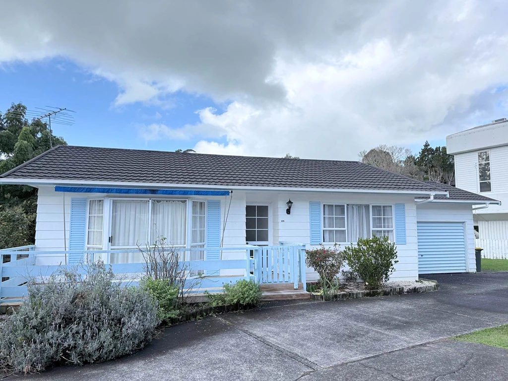 Bright & Sunny Single-Level Living in a Peacef...