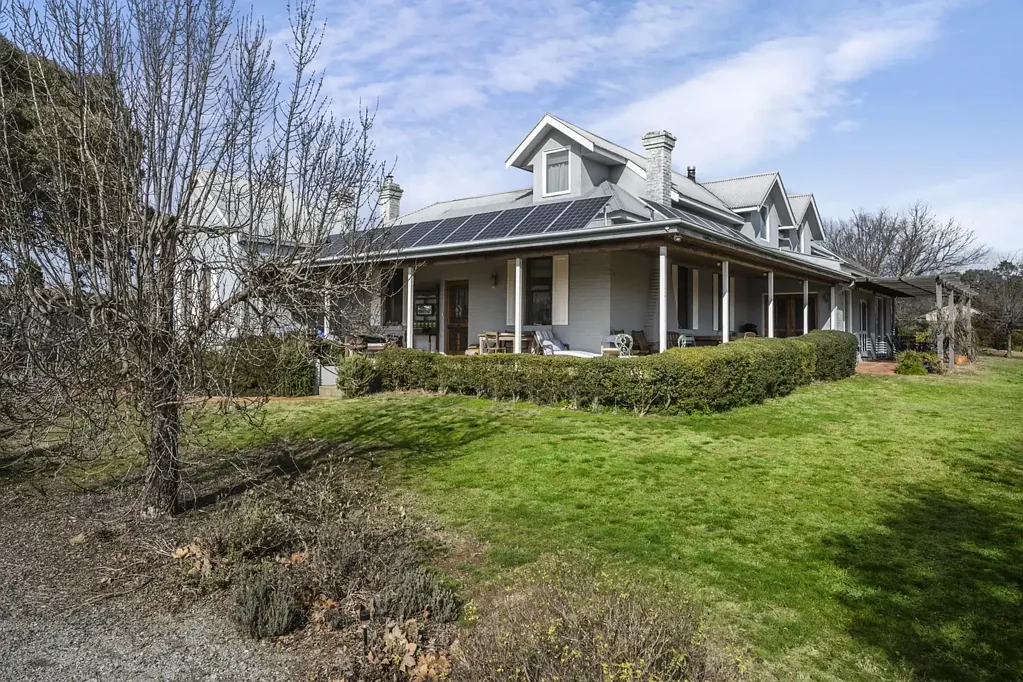 Yass 5ਬੈੱਡਰੂਮ A Country Homestead close to the centre of Yass