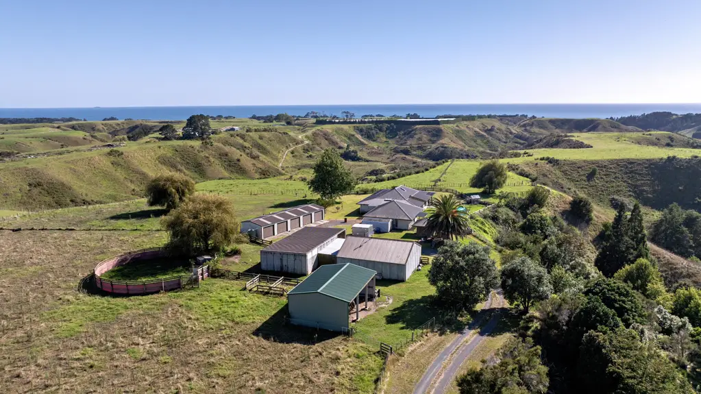 Matata Modern home with character and breathtaking views