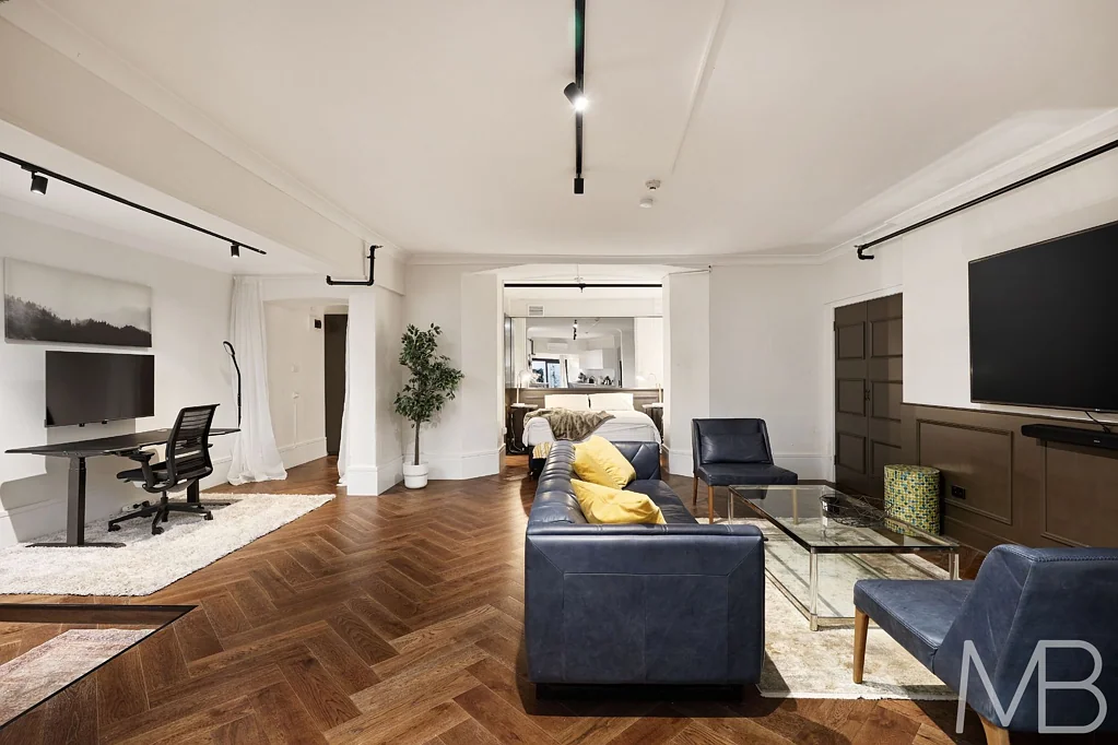 Urban Glamour Meets Parkside Serenity In A Harbour Village Setting