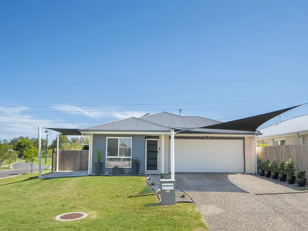 Caboolture 4બેડરૂમ Rare Find: 5-Car Accomm + Side Access