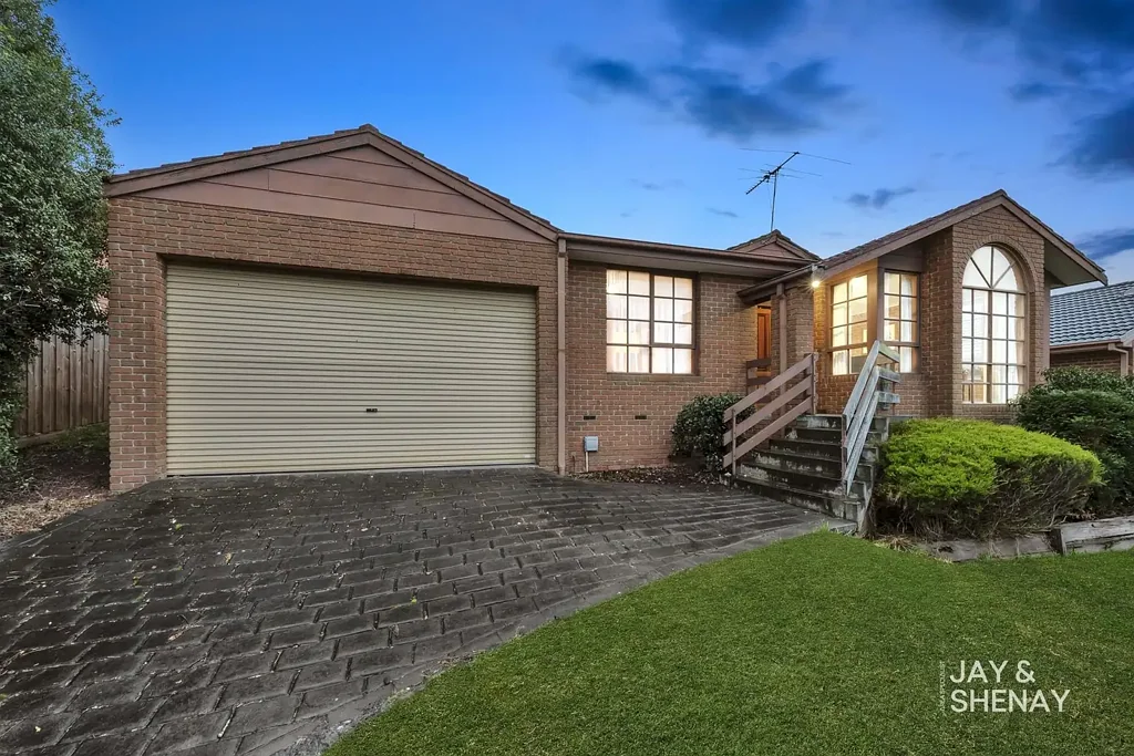 36 Preston Avenue, Endeavour Hills, VIC 3802