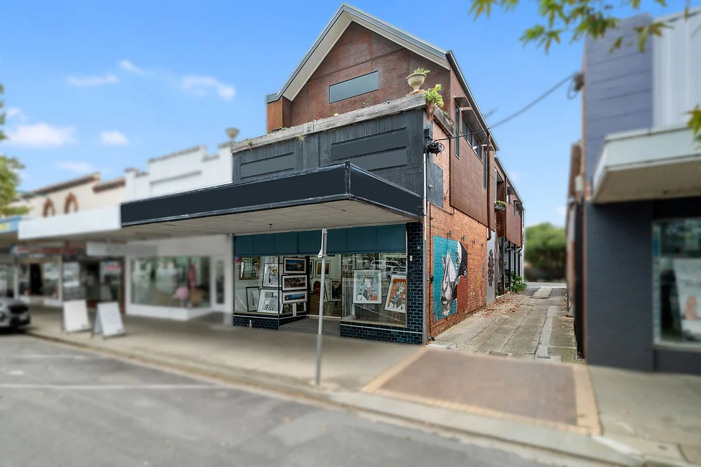 Benalla 3ห้องนอน Dual Living & Business Opportunity in CBD - Thriving Airbnb Upstairs, Commercial Shopfront Below