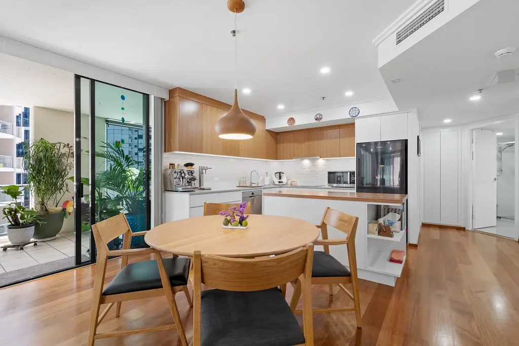Brisbane City 2 Slaapkamer Fully Upgraded & Meticulously Maintained 2 Bedroom - Move-In Ready with Premium Inclusions