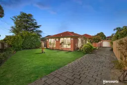 61 Glenelg Drive, Clayton South