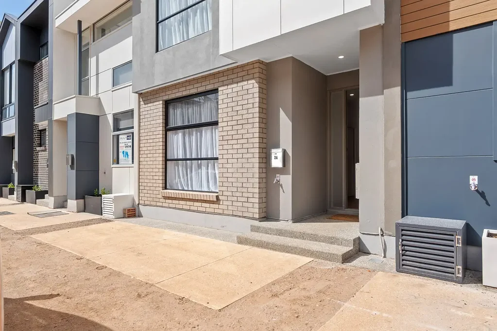 Beautiful Brand New Townhouse !!