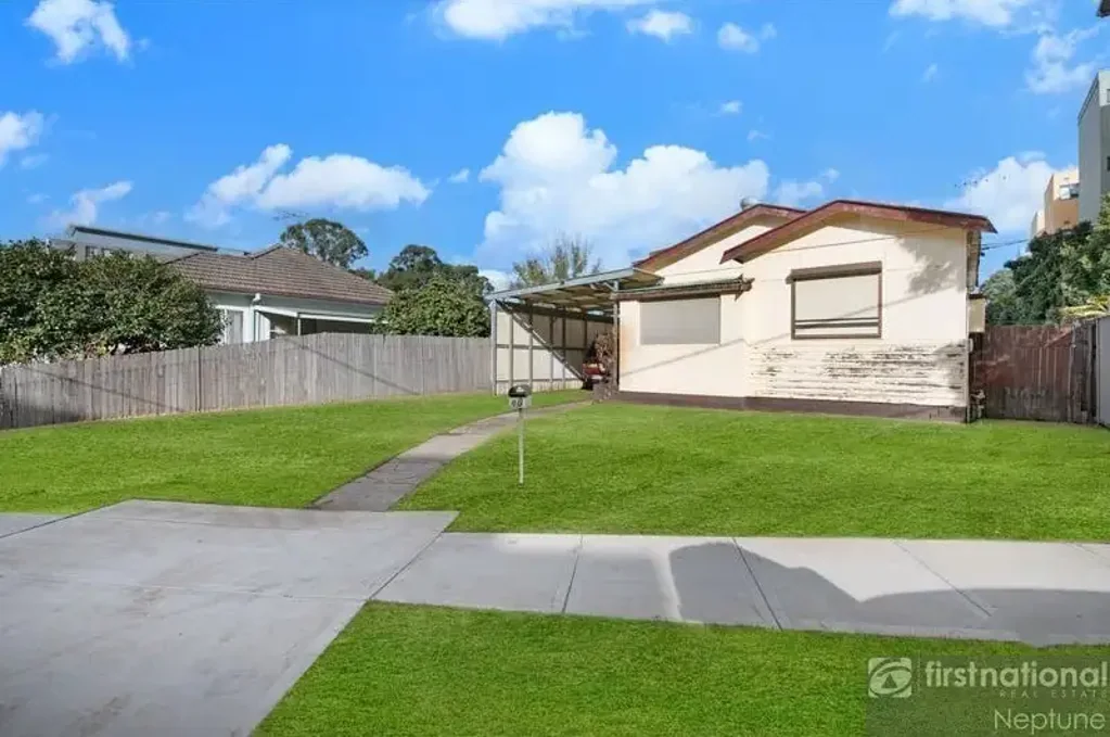 Toongabbie 2房 黄金地段 1,315sqm双地块 高密度规划 1.2:1容积率 开发潜力巨大 交通便利 购物中心近邻 Massive 1,315sqm Dual-Lot Site with Multiple Development Options!