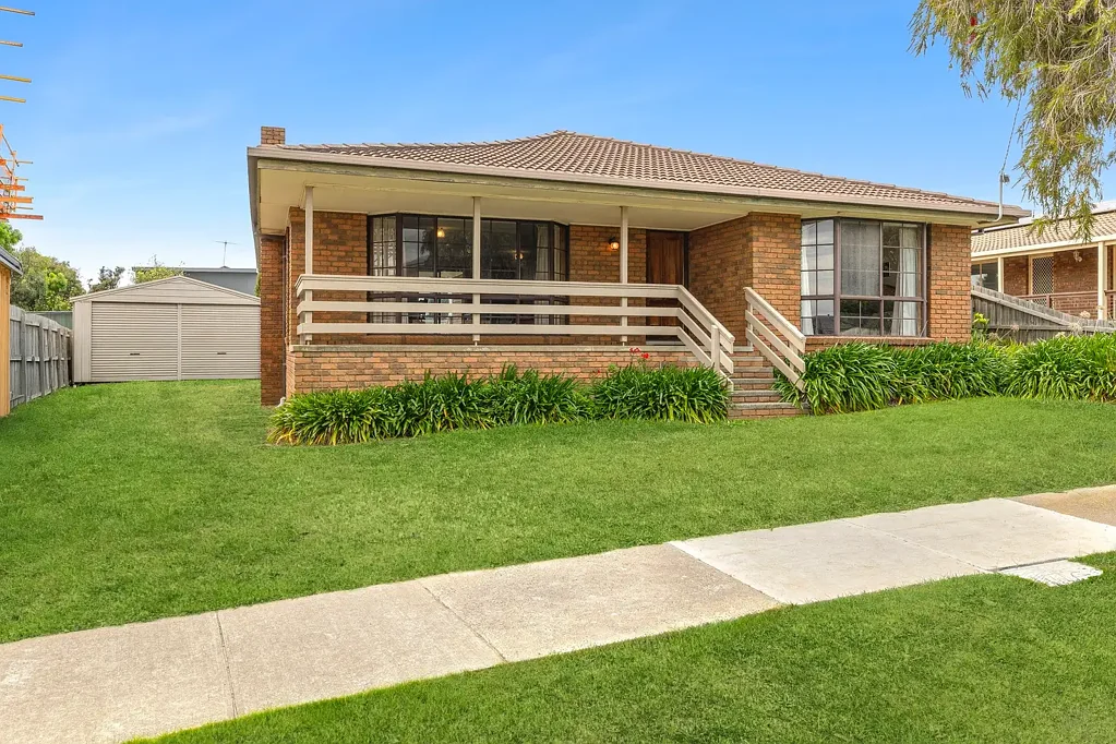 Portarlington 3房  Coastal Charm with Bay Views