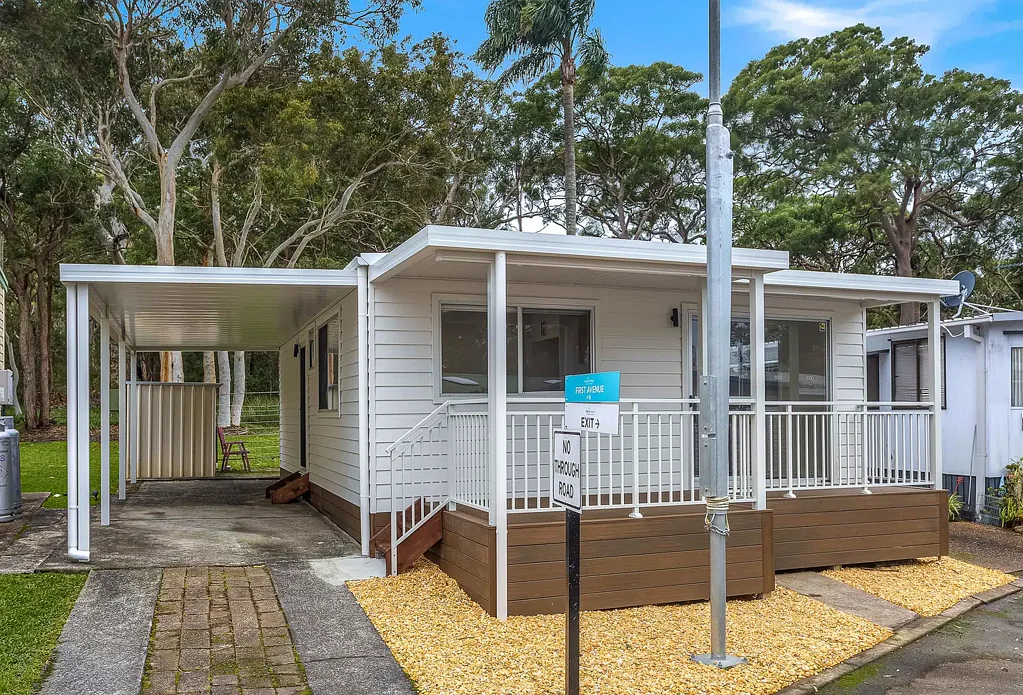 Halekulani 2 Bedroom Newly Updated Home - Beautiful Bushland Surrounds
