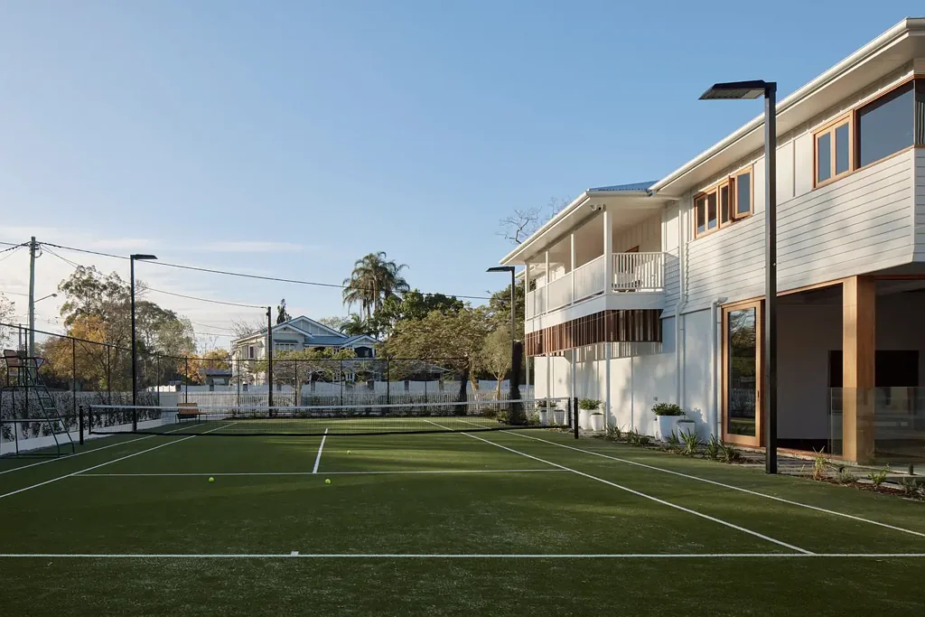Chelmer 5 Slaapkamer 'Riverton' - A Riverside Landmark Reimagined for Family Living