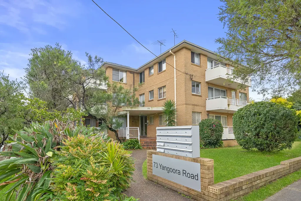Lakemba 2房 两卧宽敞低层单元 木地板现代厨卫 东向阳台 地下车库 安保完善 光线充足 Under contract by the Ralph Team....
