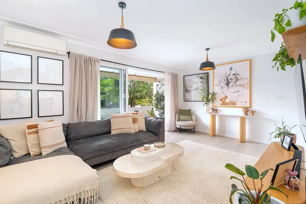 Mosman 3房  Captivating Luxury Set At Rear Of Block