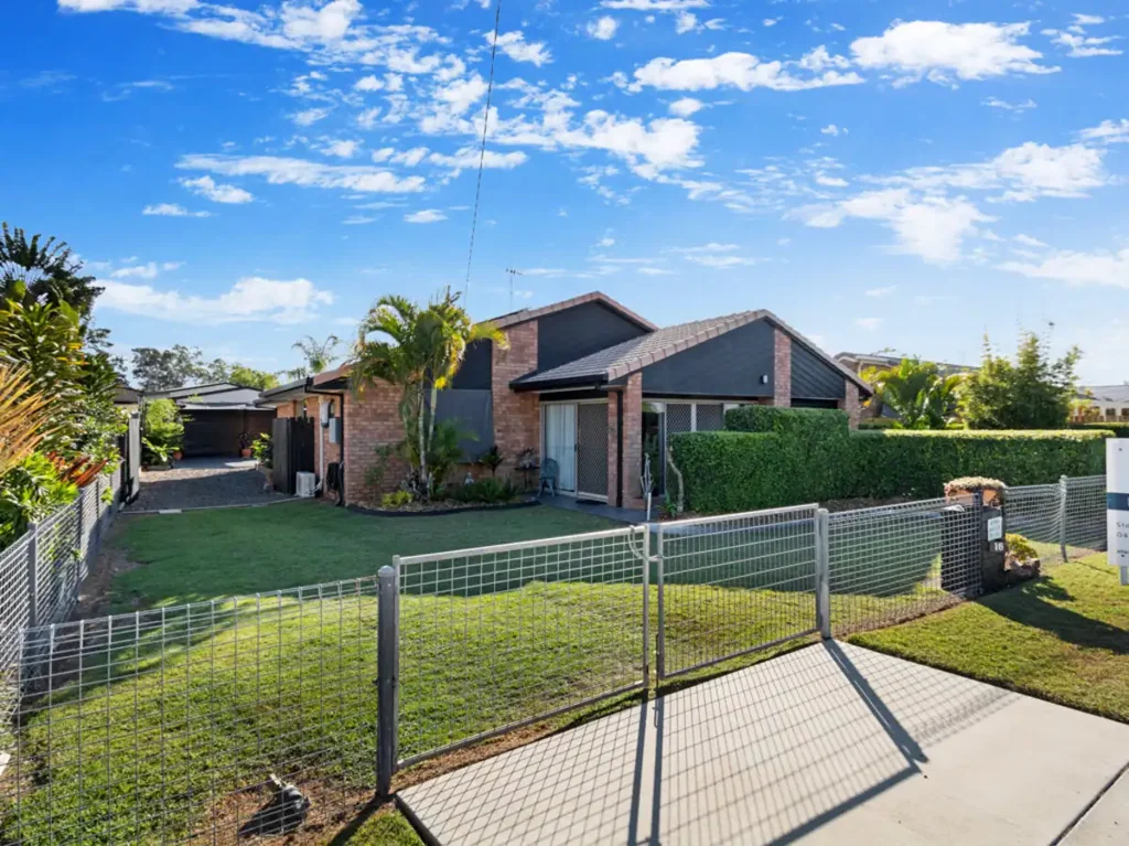 🏡 Seaside Sanctuary -  Walk to Beach!