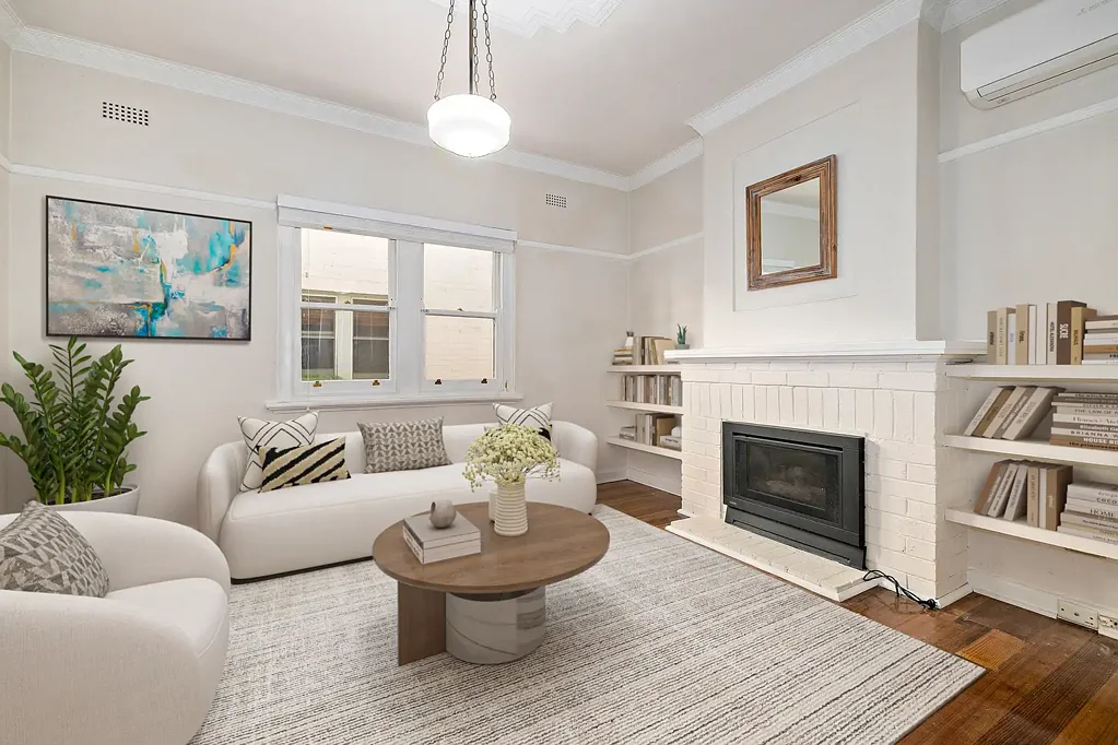Ground Floor Art Deco in the Ultimate Lifestyle Location!