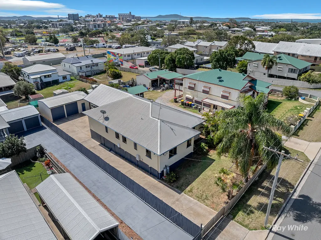 West Gladstone 4Zimmer LARGE CHARMING HOME WITH SHED… CENTRAL LOCATION…