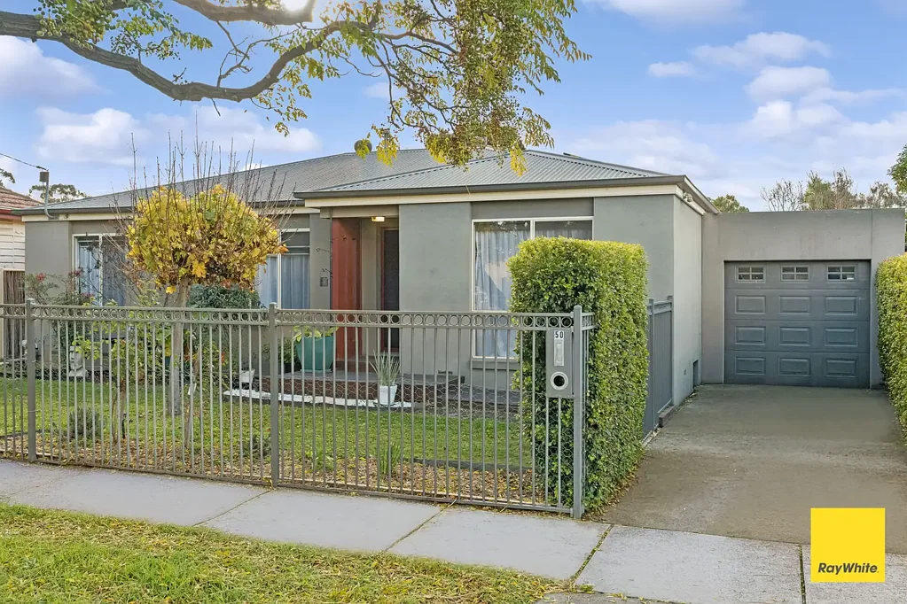 California Gully 2Moenga Modern, Low-Maintenance Living in a Prime Location