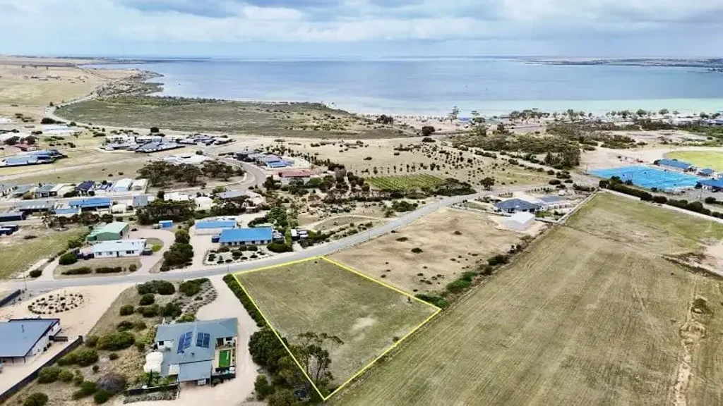Streaky Bay Generous Vacant Allotment with Views!