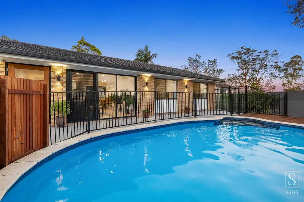 Jindalee 4침실 Modern, Private & Perfectly Positioned — Flood-free Family Retreat!