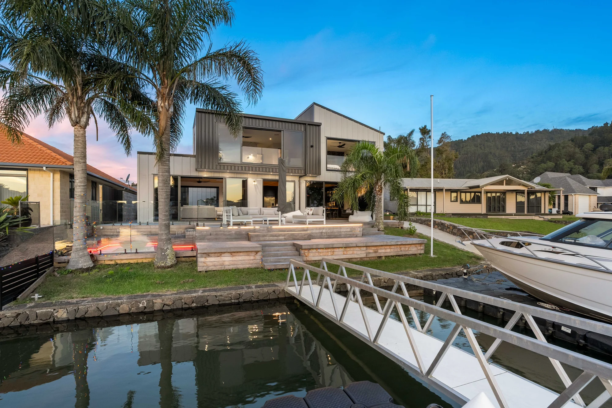 Pauanui 5 Bedroom Waterfront Living, Anchor Here!