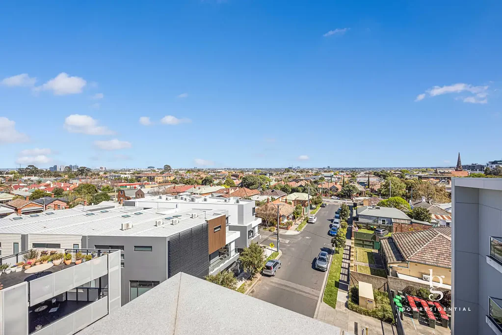 Spacious Living with a Large Entertainer’s Balcony