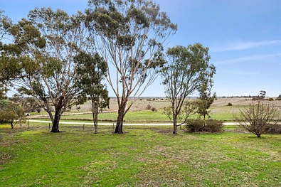 Clunes  Corner Allotment in Historic Clunes