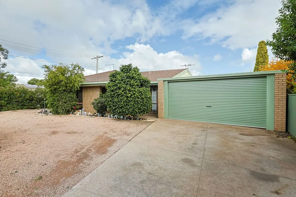 Mildura 3બેડરૂમ SOLID HOME ON THE WESTWIDE
