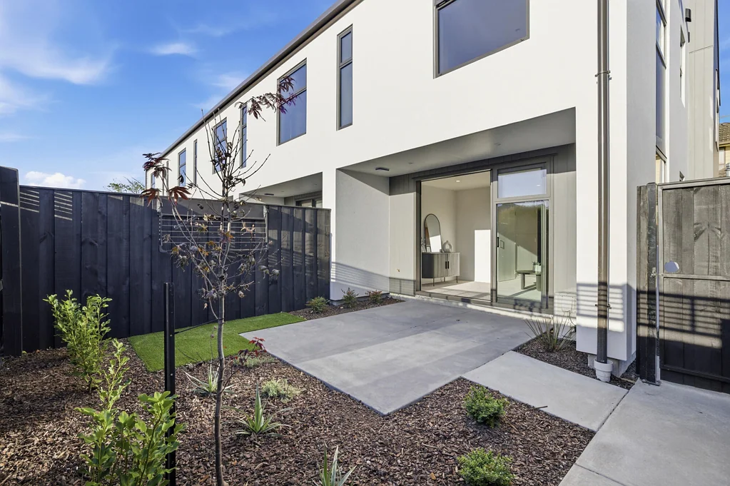 Woolston 1房  Eight Brand-New Units - Smart Investment!