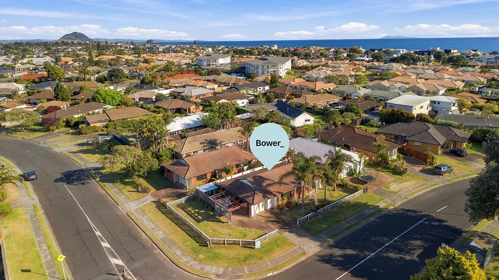 Mount Maunganui 2房  Beachside Living, Ready for Its Next Chapter