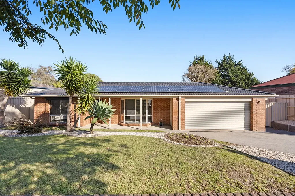 155 Bemersyde Drive, Berwick, VIC 3806