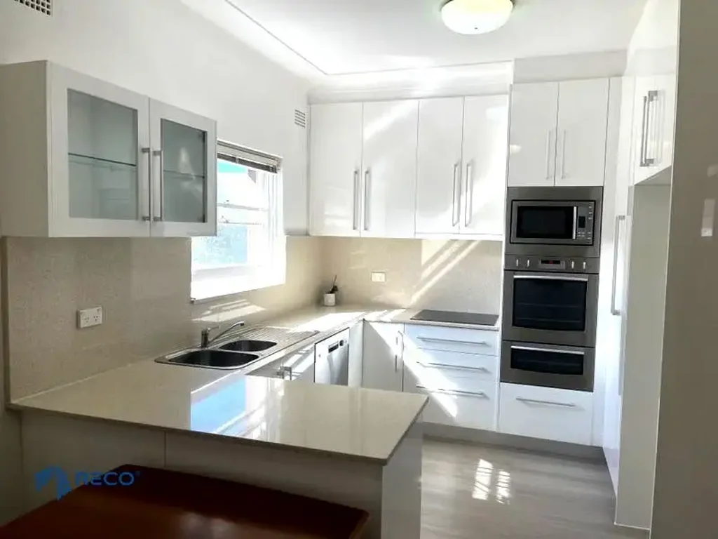 Family Home with Self Contained Studio in Peaceful Cul-de-Sac