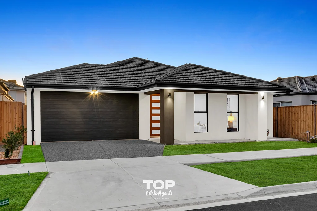 4 Kenana Street, Clyde North, VIC 3978