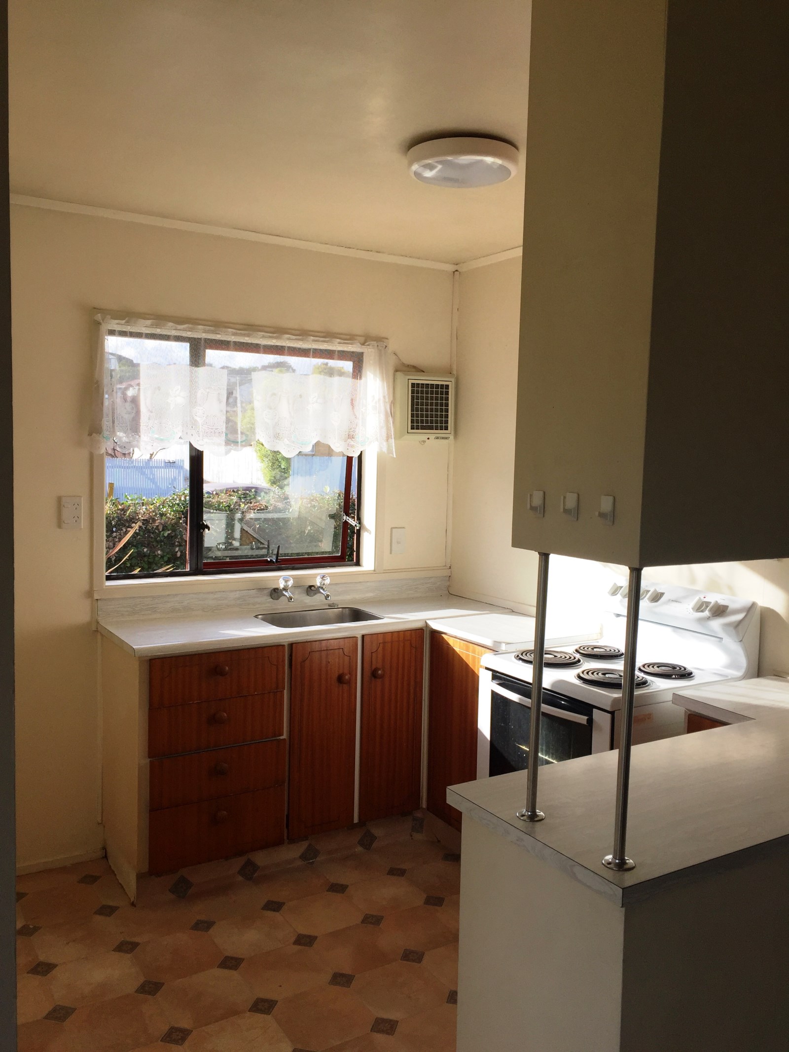 1/2 Casuarina Road, Half Moon Bay, Auckland - Manukau, 2 Schlafzimmer, 1 Badezimmer