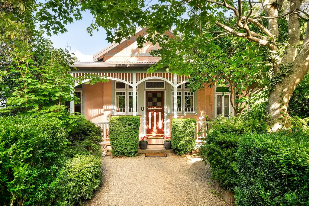 Leura 5房  Maplewood House c.1905 - Weatherboard classic