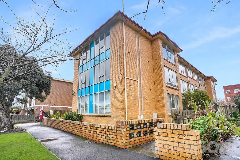 Light-Filled Lifestyle Living in the Heart of Elwood