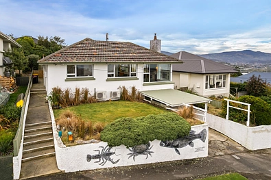 Spacious 3 Bedroom Home With Stunning Views.