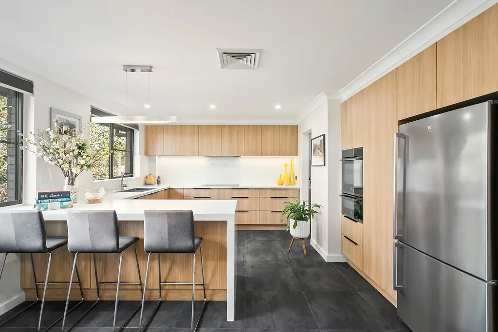 Wollongong 3Kwarto Exceptional Top-Floor Unit in Prime Coastal Location