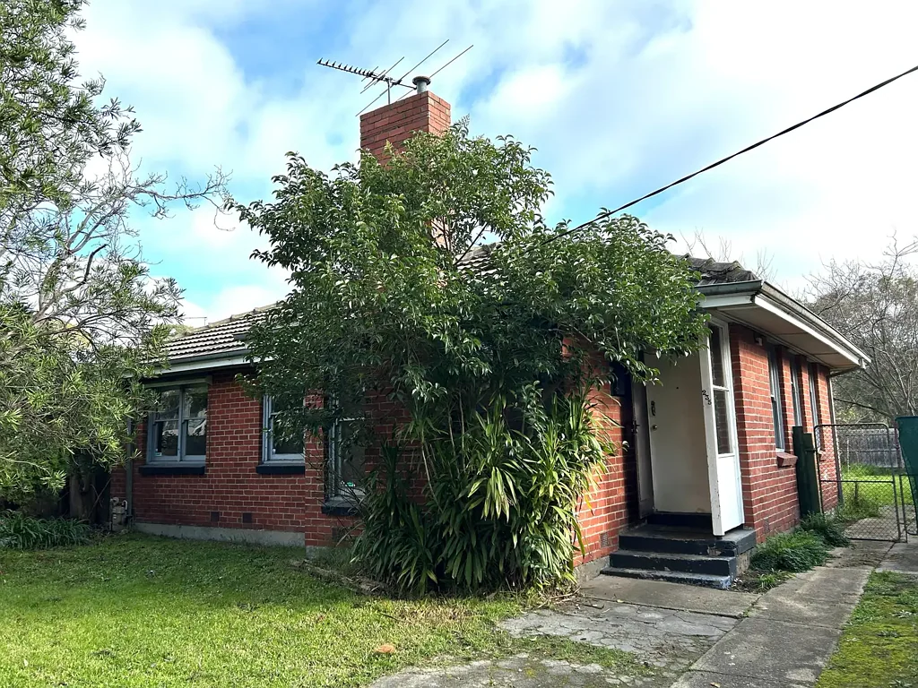 YOUR CHARMING HOME