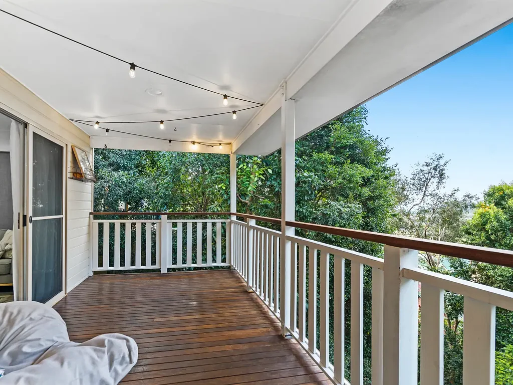 Currumbin Waters 4 Slaapkamer Owners need to downsize- huge house, with dual livinig