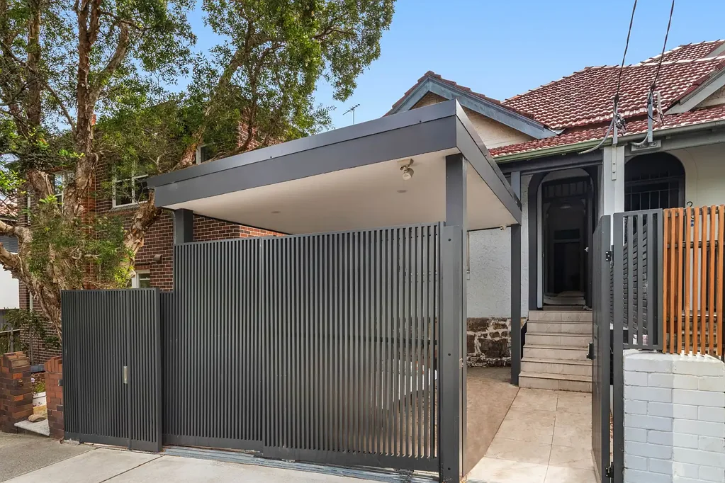North Bondi 2Zimmer Charming Renovation Opportunity, 306.5 sqm of Incredible Lifestyle Potential