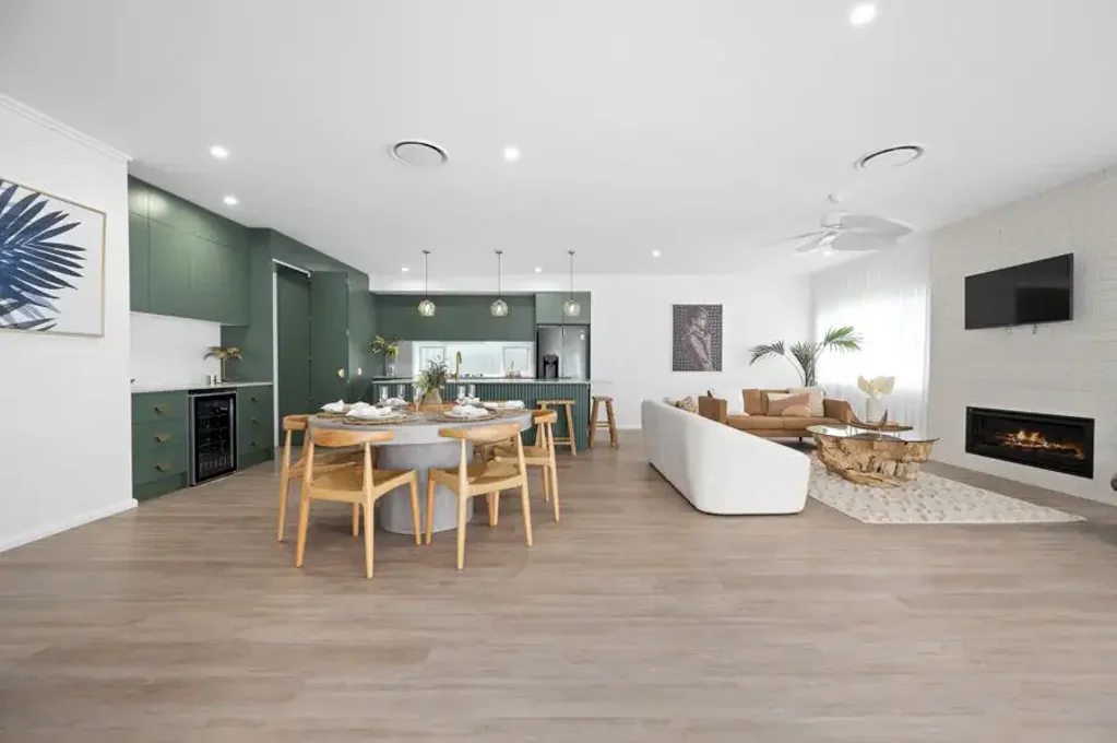 MAGNIFICENT OPULENCE, CRAFTSMAN BUILD HOME WITH GRANNYFLAT