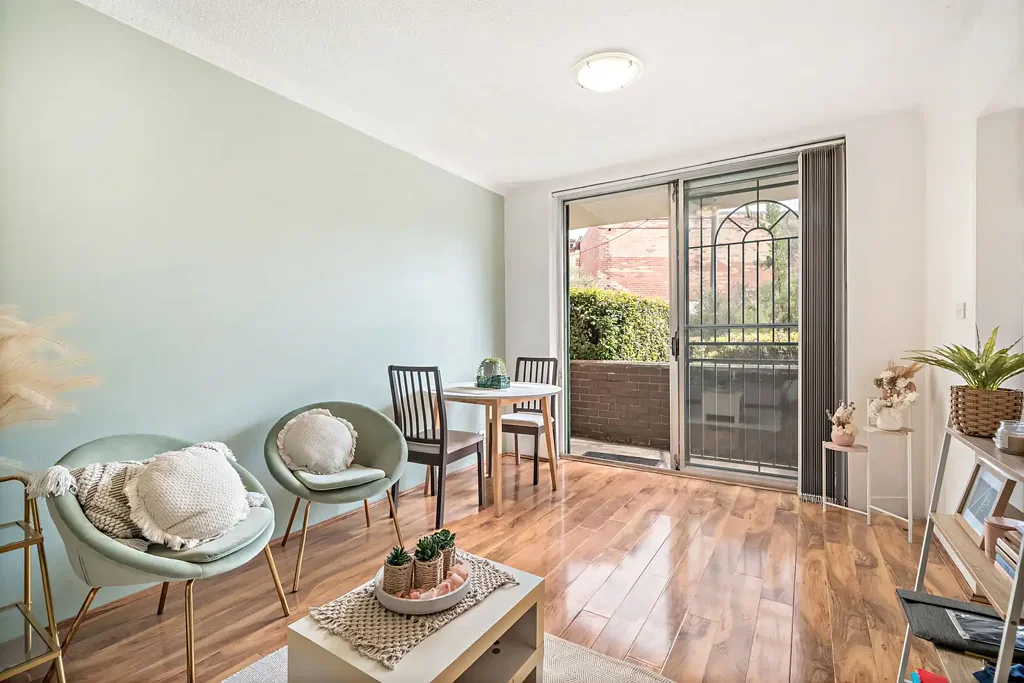Ground floor studio in a vibrant central location