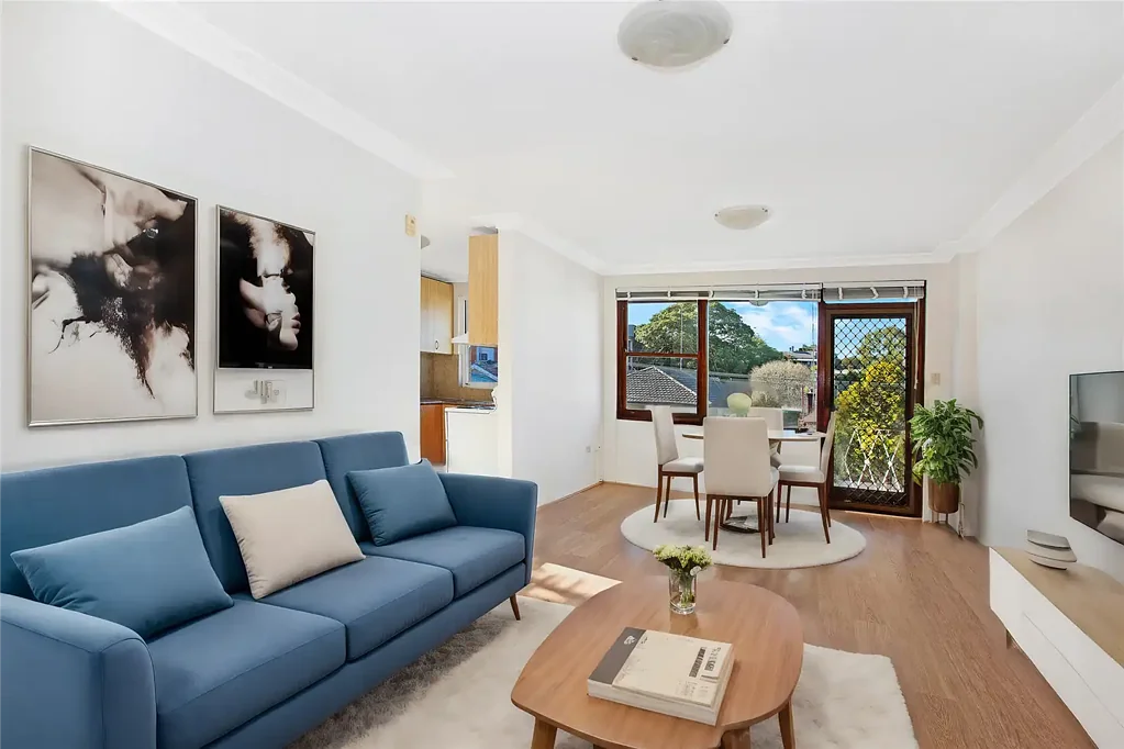Top Floor Apartment in Prime Ashfield Location