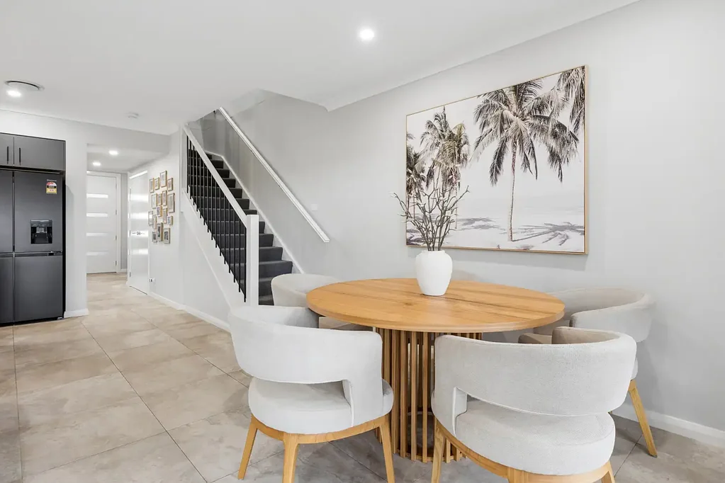 Oran Park 4غرفة نوم Contemporary Comfort with Seamless Indoor-Outdoor Living